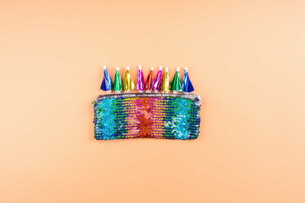 Quel type de pochette est approprié pour une sortie au théâtre?